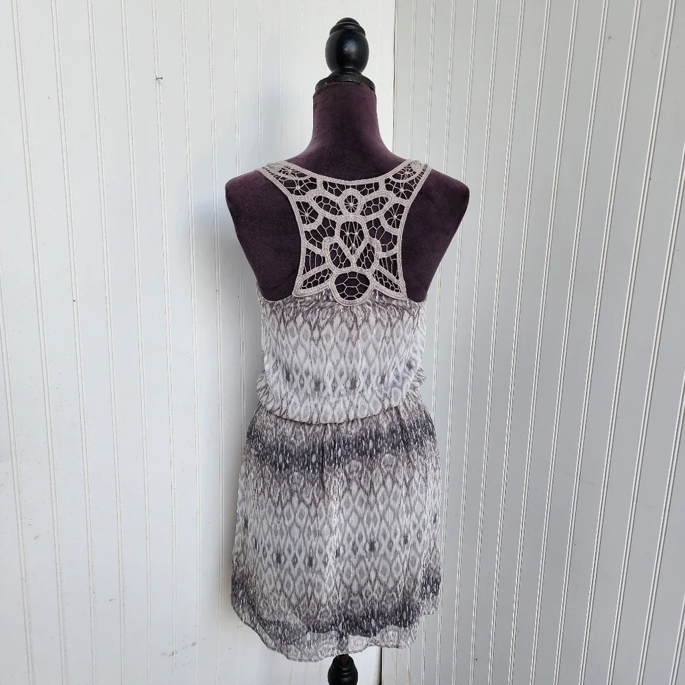 EXPRESS Sleeveless Gray Layered Dress Laced Neckline Elastic Waist Sz XS